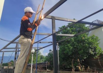 Ragam Cara Mahasiswa Undiksha Menutup Biaya Hidup: Jadi Tukang Las, Ojol, Hingga Petugas Survei