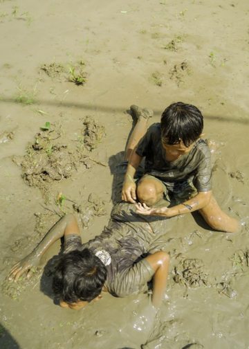 Festival ke Uma IV: Anak-anak Bermain Lumpur di Subak Pamo, Cau, Marga-Tabanan