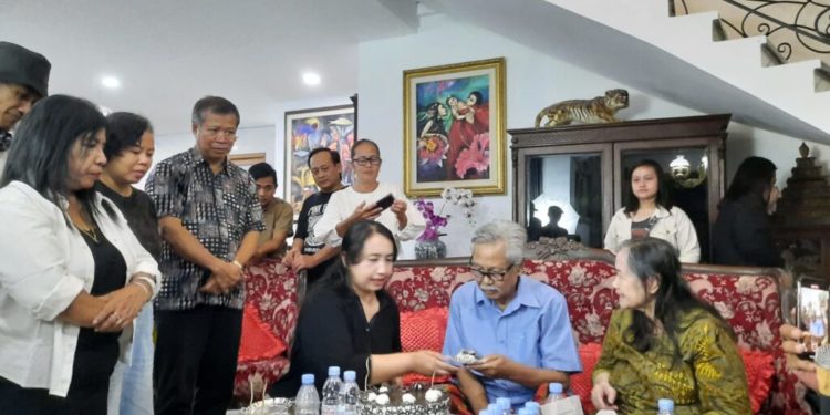 Perayaan 81 Tahun Penyair Pelukis Frans Nadjira: Meriah dengan Diskusi dan Baca Puisi