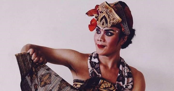 Tara Listiawan, Kesetiaan Membina Anak-anak Menari di Desa Padang Bulia