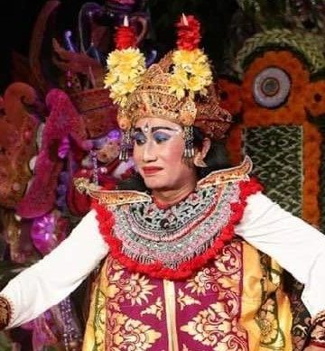 Menonton Patih Madri di Jaba Pura Dalem Gede Sukawati