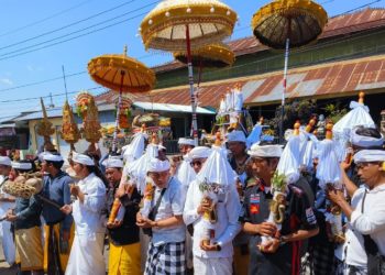 Tirta dari 5 Gunung di Jawa dan Lombok Tiba di Pura Ulun Danu Batur