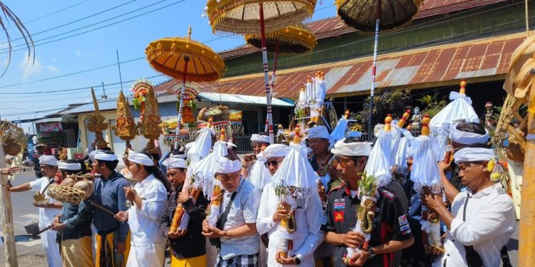 Tirta dari 5 Gunung di Jawa dan Lombok Tiba di Pura Ulun Danu Batur