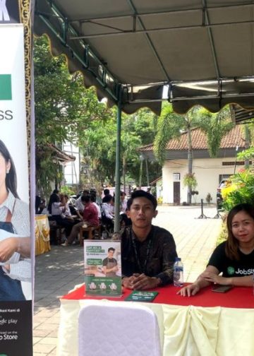 Whoosh…Mencari Kerja Secepat Laju Kereta Api Ekspres