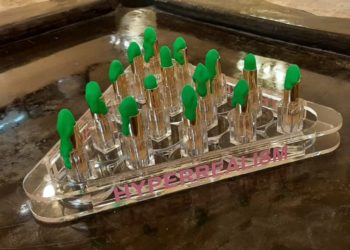 Meja yang Menyatakan Hasrat