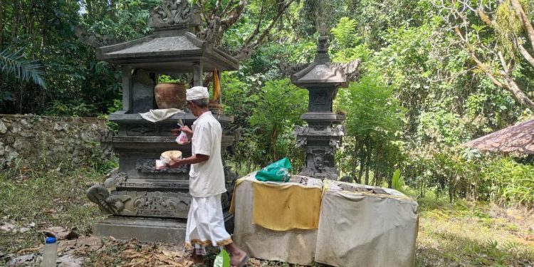 Kuliah Kerja Nangkil: Perjalanan ke Pura Base, Melewati Sungai dan Hutan Tangkil