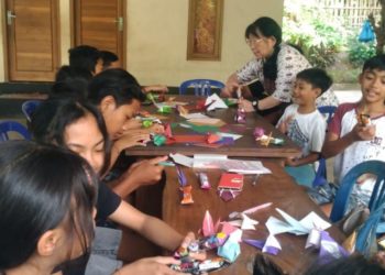 Anak-Anak Pedawa dan Seni Melipat Kertas