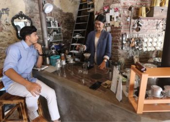 Di Peti Kopi, Kita Bisa Minum Kopi ala Barista dengan Harga Terjangkau