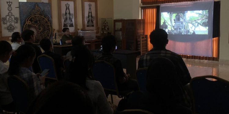 Tiga Film Berbasis Jawa Kuna Didiskusikan dalam Cāyārupa di Unit Lontar Universitas Udayana