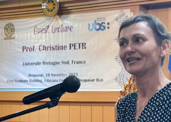 Media Sosial untuk Membangun Loyalitas Wisatawan ke Bali | Dari Kuliah Umum Prof. Christine PETR di Unud