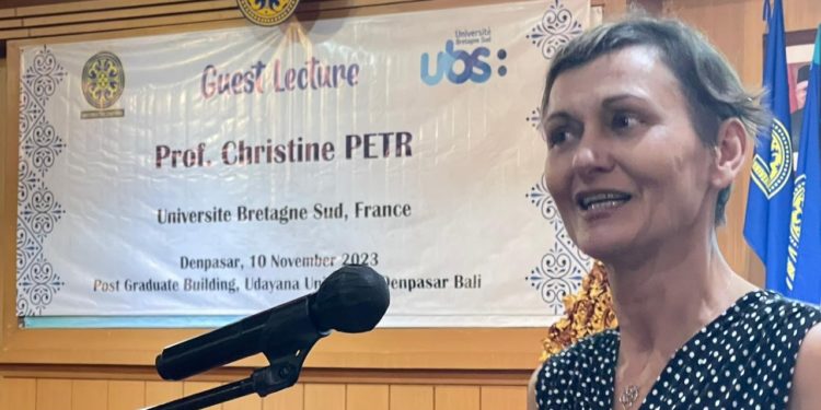 Media Sosial untuk Membangun Loyalitas Wisatawan ke Bali | Dari Kuliah Umum Prof. Christine PETR di Unud