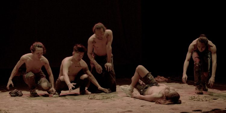 Lumpur Lampau dan Kubangan Modernitas: Catatan Menonton Pertunjukan Hominid Heart