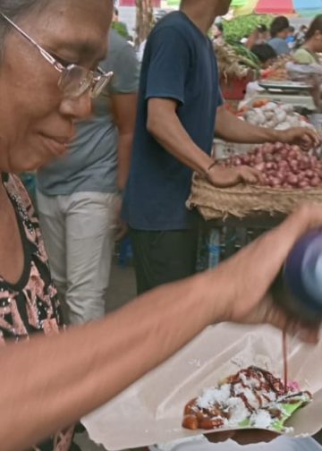 Dayu Kade Made, Penjaga Eksistensi Jaja Bali di Pasar Banyuasri