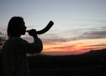 Cara Membuat Terompet Tahun Baru di Rumah, Yuk Simak!