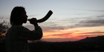 Cara Membuat Terompet Tahun Baru di Rumah, Yuk Simak!