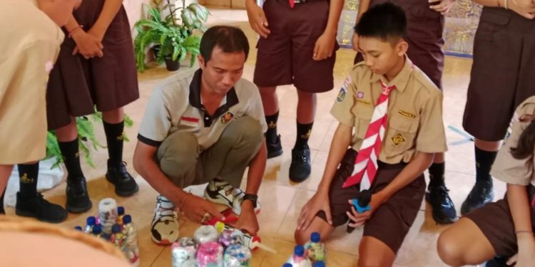 Mengajarkan Siswa Cara Memilah dan Mengolah Sampah