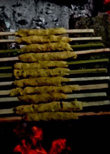 Menikmati Sate Keladi Khas Pedawa yang Unik