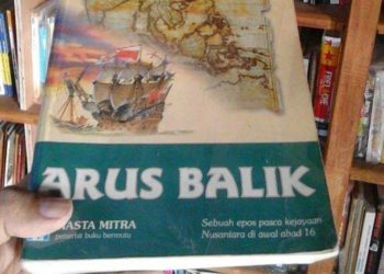 Stasiun Kereta Api Bandung dan Kisah Buku “Arus Balik”