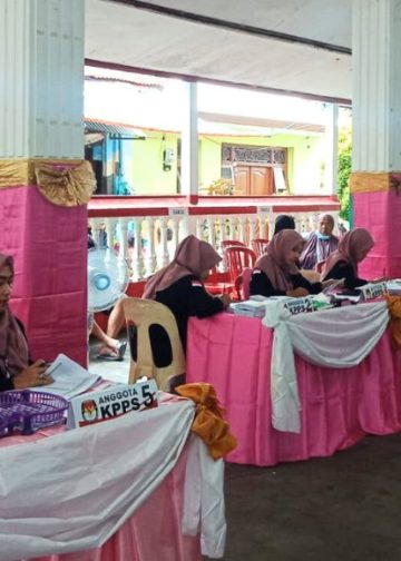 Perempuan-Perempuan di TPS 7 Kampung Kajanan