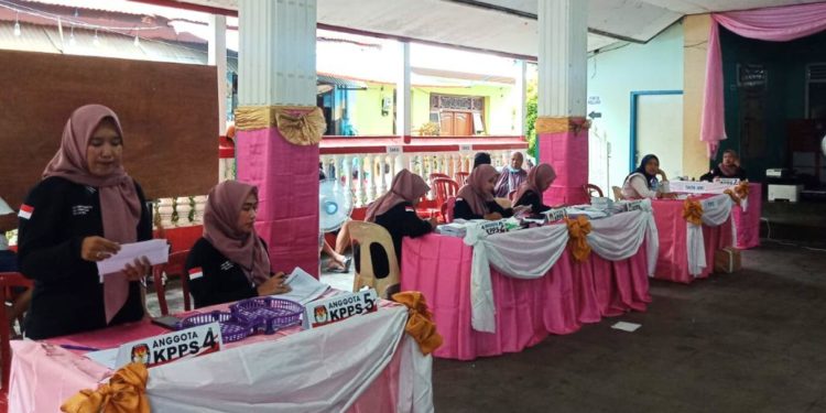 Perempuan-Perempuan di TPS 7 Kampung Kajanan