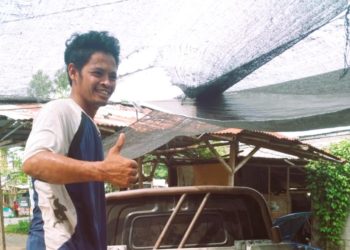 Made Budayasa, Seniman Ukir Pasir Hitam dari Desa Sudaji