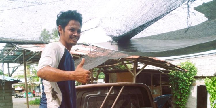 Made Budayasa, Seniman Ukir Pasir Hitam dari Desa Sudaji