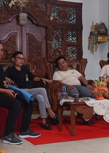 Buku Cerpen Berbahasa Bali “Ada…” Karya Komang Adnyana Dibedah Santai dan Serius di STAHN Mpu Kuturan Singaraja