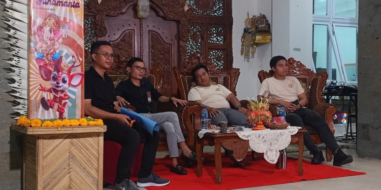 Buku Cerpen Berbahasa Bali “Ada…” Karya Komang Adnyana Dibedah Santai dan Serius di STAHN Mpu Kuturan Singaraja