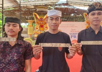 Tidak Mudah “Ngripta Prasi”: Menggambar Anatomi Wayang dengan Pas di Daun Lontar