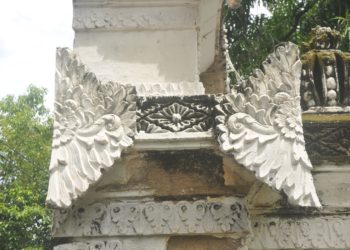 Relief Cetak Dua Pasang Gapura di Gedong Kirtya yang Masih Misteri