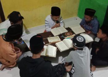 Tradisi Tadarus Al-Qur’an Bersama di Rumah-Rumah Warga Saat Bulan Puasa
