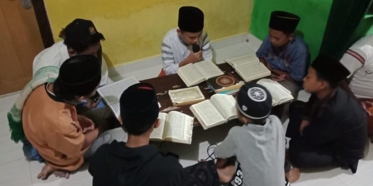Tradisi Tadarus Al-Qur’an Bersama di Rumah-Rumah Warga Saat Bulan Puasa
