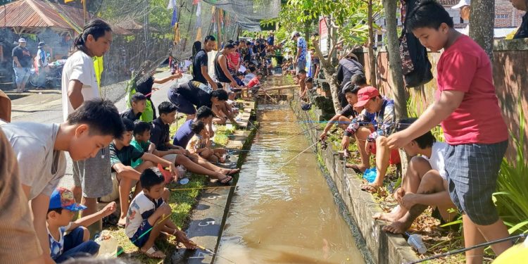 Ramainya Lomba Mancing Air Deras di Desa Padangbulia