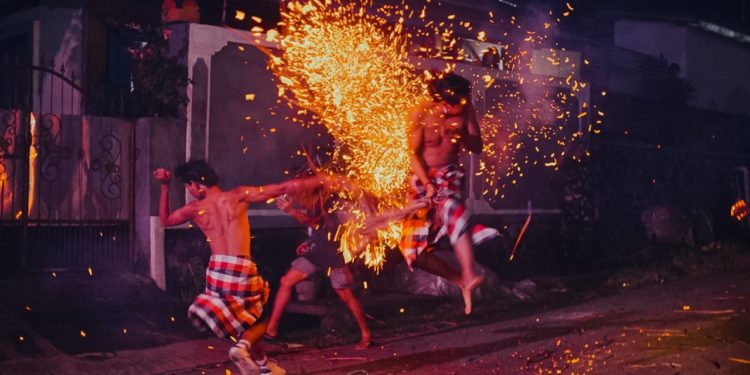 “Meamuk-amukan” di Padangbulia: Percik Amarah yang Padam oleh Percik Api