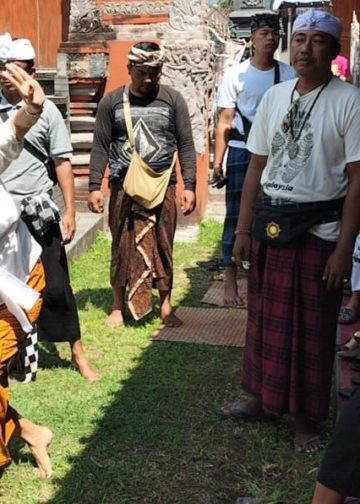 Kadis Kebudayaan Buleleng Lakukan Ritual Guru Piduka di Tiga Tempat Suci: Haru dan Khusyuk