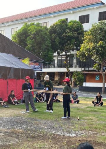 Dua Mayat di Simpang Pantai Happy: Sebuah Kenangan Menjadi Relawan PMI