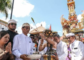 Perjalanan Dari Jantung Ubud Menuju Setra Dalem Puri Pada Puncak Pelebon Puri Agung Ubud