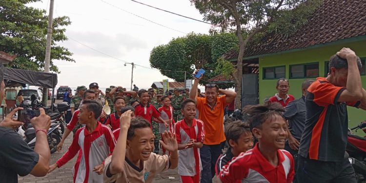 Simulasi Evakuasi Desa Pengastulan Menghadapi Ancaman Tsunami