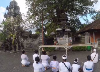 DIALOG DI TEPI MASCETI: Kritik Diri Seorang Ida Padanda Made Sidemen tentang Kependetaan