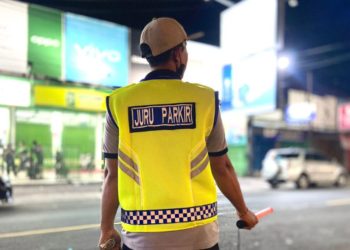 Hari Buruh Sedunia: Kerja Keras Seorang Juru Parkir