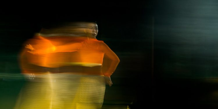 “Bee Dances” : Menembus Batas, Melebur Identitas