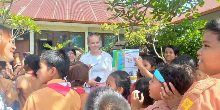 Menikmati Kehangatan Akulturasi Budaya di Desa Pegayaman Bersama Mahasiswa Norwegia