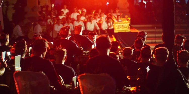 Gong Mebarung Banjar Paketan dan Desa Umejero: Karya Rekonstruksi dan Reinterpretasi