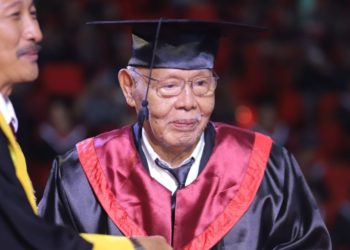 Made Tawa, Kakek  81 Tahun, Mahasiswa STAHN Mpu Kuturan Singaraja Itu pun Diwisuda