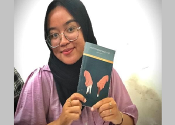 Menggemparkan Suara di Tengah Ketidakadilan: Ulasan Kumpulan Puisi “Jari Tengah” karya Alfian Dippahatang