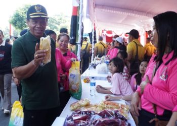 Pj Bupati Buleleng Apresiasi Bazar UMKM Polres Serangkaian HUT ke-78 Bhayangkara