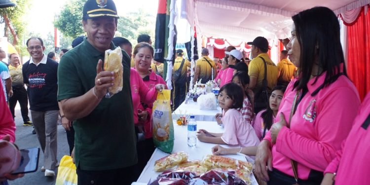 Pj Bupati Buleleng Apresiasi Bazar UMKM Polres Serangkaian HUT ke-78 Bhayangkara