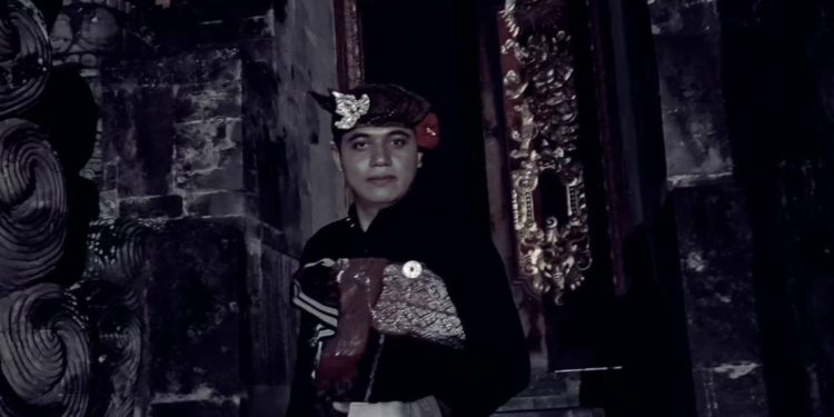 Ramuan Sirih-Pinang Dalang Putu Ardiyasa dalam Fragmentari “Ngerajasinga”