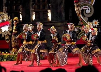 Tembakan Teatrikal dan Musik yang Beda dari “Raja Buduh” – Catatan Baleganjur Duta Jembrana di PKB 2024