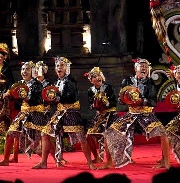 Tembakan Teatrikal dan Musik yang Beda dari “Raja Buduh” – Catatan Baleganjur Duta Jembrana di PKB 2024